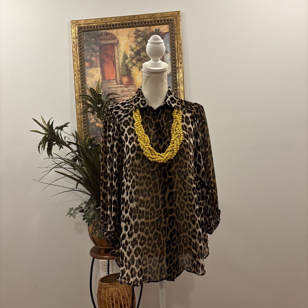 H & M Women Blouse Medium 3/4 Balloon sleeve Collared Button Up Animal Print